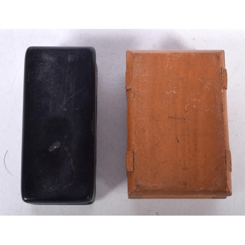 1755 - TWO ANTIQUE SNUFF BOXES. 5.5 cm x 4 cm. (2)