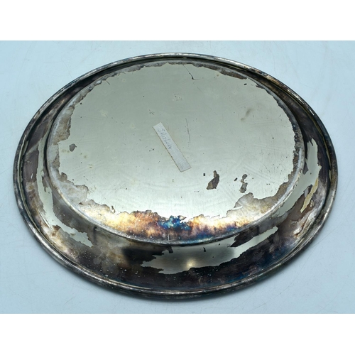 1786 - A SILVER PLATED DRINKS TRAY. 924 grams. 34 cm diameter.