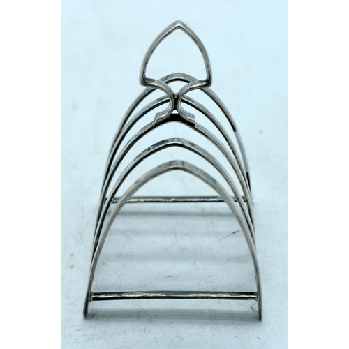 1789 - AN EDWARDIAN CHESTER SILVER TOAST RACK. 94 grams. 11cm x 8 cm.