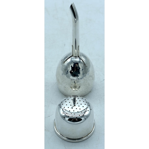 1790 - A STYLISH HAMMERED SILVER WINE FUNNEL. 220 grams. 17 cm high.