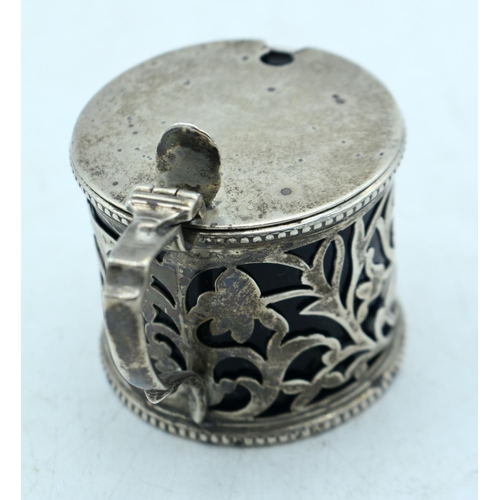 1798 - AN ANTIQUE SILVER MUSTARD POT. Silver 94 grams. 7.5 cm wide.