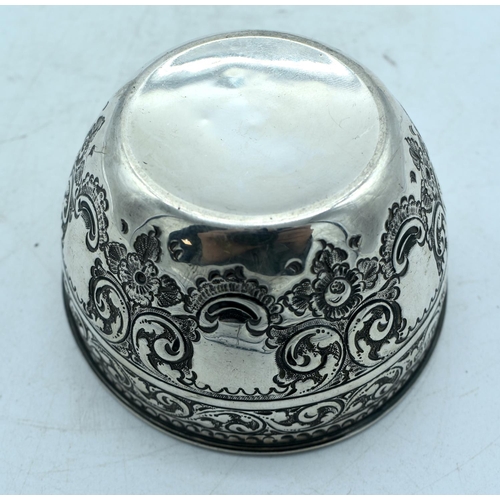 1810 - A VICTORIAN SILVER SUGAR BOWL. 83 grams. 9.5 cm diameter.