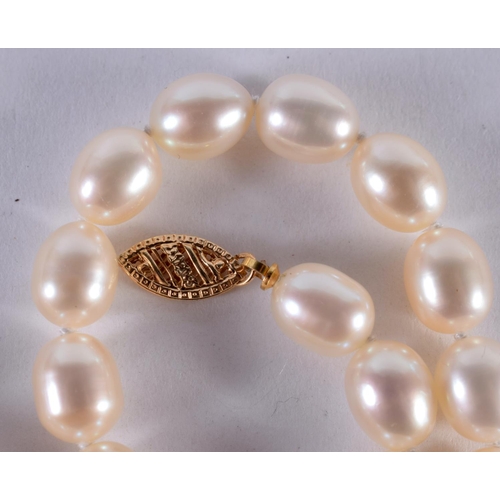 1927 - A 14CT GOLD AND PEARL NECKLACE. 31 grams. 43 cm long.