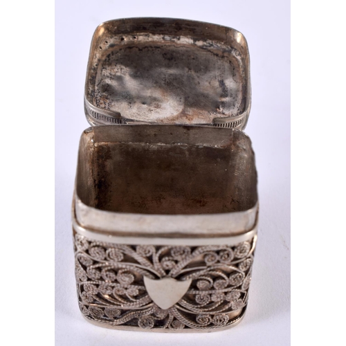 1930 - AN ANTIQUE DUTCH SILVER BOX. 40.2 grams. 4 cm x 3.75 cm.