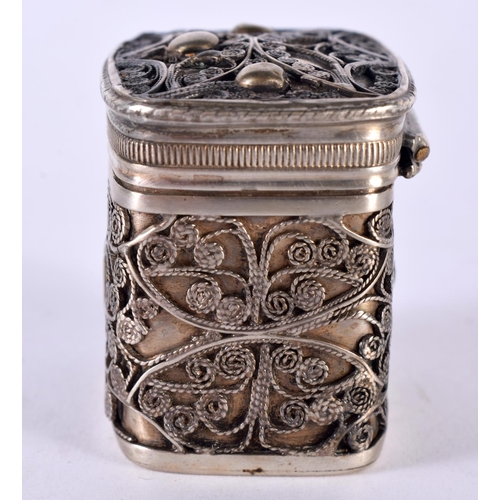 1930 - AN ANTIQUE DUTCH SILVER BOX. 40.2 grams. 4 cm x 3.75 cm.