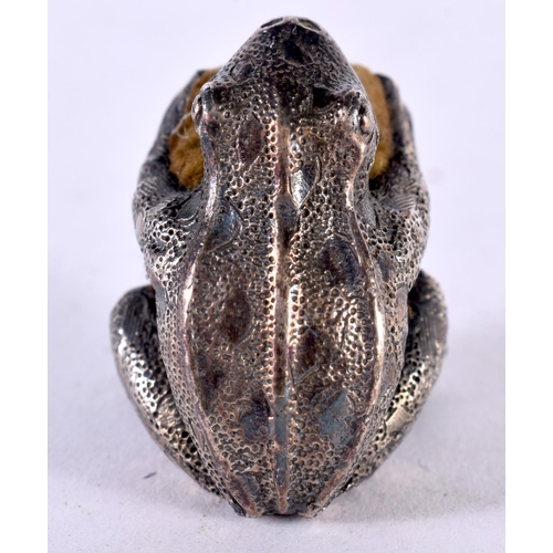 1954 - A VINTAGE SILVER FROG PIN CUSHION. 40 grams. 3 cm x 2.25 cm.