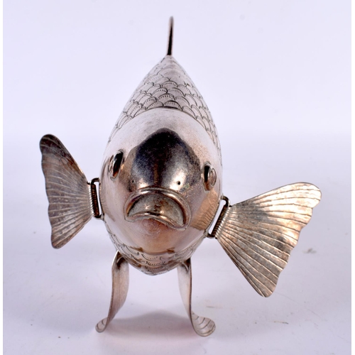 1957 - AN EARLY 20TH CENTURY CONTINENTAL SILVER FISH. 522 grams. 16 cm x 24.5 cm.