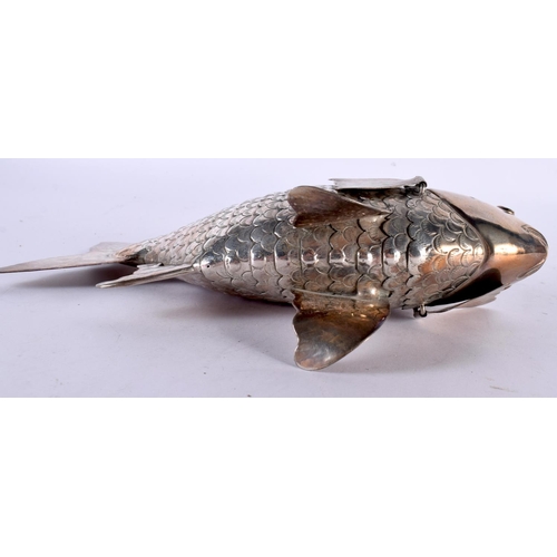 1957 - AN EARLY 20TH CENTURY CONTINENTAL SILVER FISH. 522 grams. 16 cm x 24.5 cm.