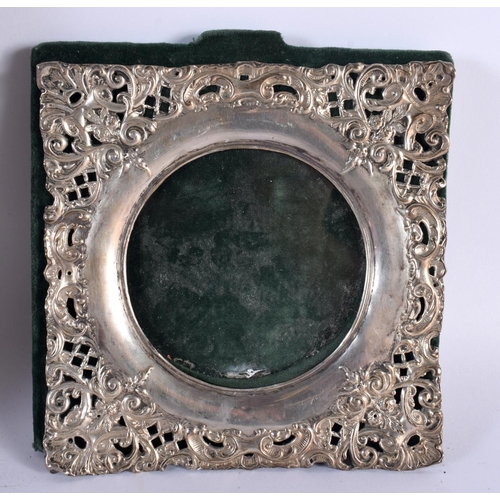 1963 - AN EDWARDIAN SILVER INKWELL together with two silver frames. 877 grams overall. Largest 22cm x 14cm.... 