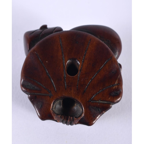 2009 - AN UNUSUAL 18TH CENTURY JAPANESE EDO PERIOD CARVED WOOD NETSUKE modelled as a male hiding under a ro... 