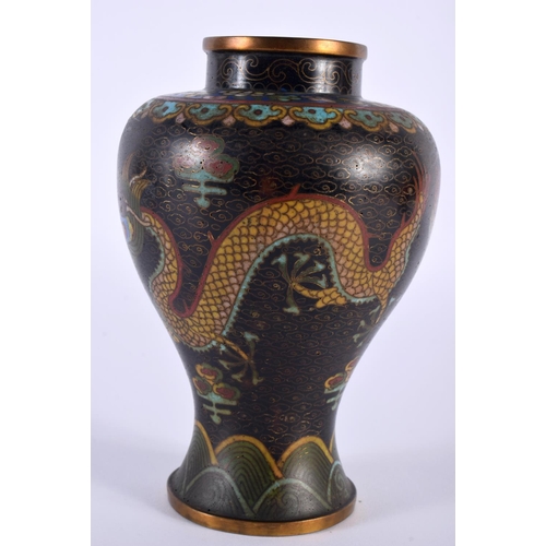 2019 - A 19TH CENTURY CHINESE CLOISONNE ENAMEL VASE Qing, decorated with dragons upon a black ground. 15cm ... 