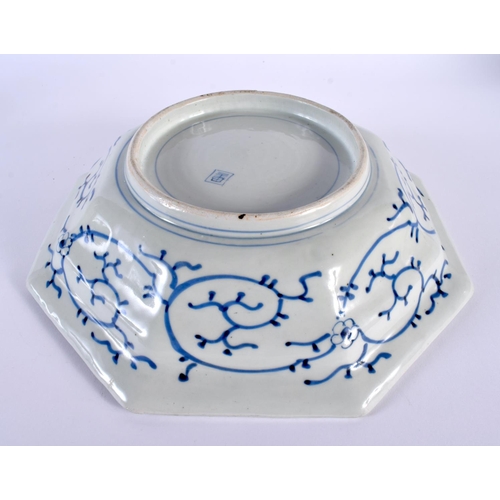 2033 - A LARGE 18TH/19TH CENTURY CHINESE BLUE AND WHITE PORCELAIN DISH of octagonal form. 30cm wide.