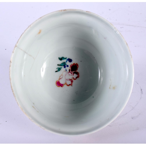 2054 - AN 18TH CENTURY CHINESE EXPORT FAMILLE ROSE BOWL Qianlong. 9 cm diameter.