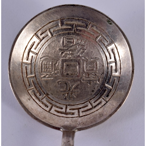 2069 - AN EARLY 20TH CENTURY CHINESE SILVER COIN SPOON Late Qing/Republic. 14 grams. 9 cm long.