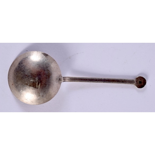 2069 - AN EARLY 20TH CENTURY CHINESE SILVER COIN SPOON Late Qing/Republic. 14 grams. 9 cm long.