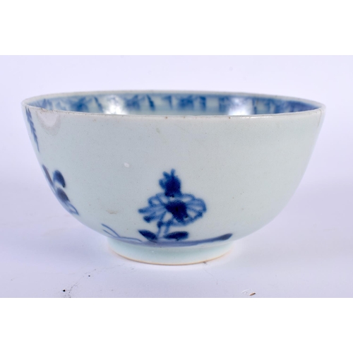 2075 - AN 18TH CENTURY CHINESE EXPORT BLUE AND WHITE BOWL Qianlong, together with two Qing dynasty monochro... 