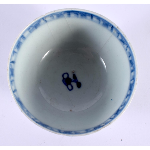 2075 - AN 18TH CENTURY CHINESE EXPORT BLUE AND WHITE BOWL Qianlong, together with two Qing dynasty monochro... 