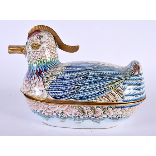 2077 - A LATE 19TH CENTURY CHINESE CANTON ENAMEL RED SPOTTED DUCK BOX AND COVER Late Qing, painted with col... 