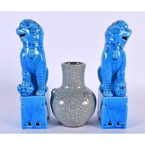 2089 - A PAIR OF EARLY 20TH CENTURY CHINESE TURQUOISE GLAZED PORCELAIN DOG OF FOE Late Qing/Republic, toget... 