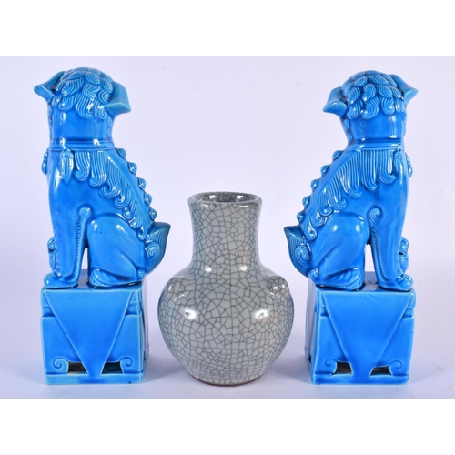 2089 - A PAIR OF EARLY 20TH CENTURY CHINESE TURQUOISE GLAZED PORCELAIN DOG OF FOE Late Qing/Republic, toget... 