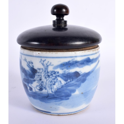 2136 - A 17TH/18TH CENTURY CHINESE BLUE AND WHITE BOWL AND COVER Kangxi/Yongzheng, painted with a figure wi... 