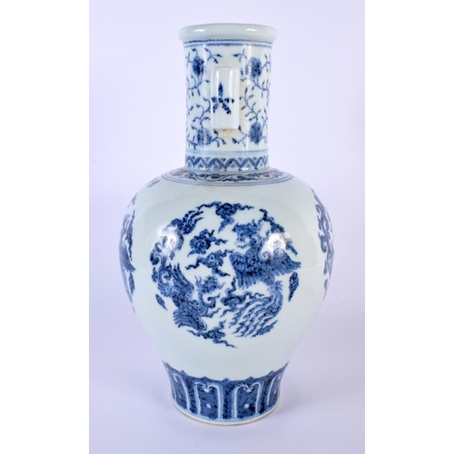 2162 - A LARGE CHINESE BLUE AND WHITE PORCELAIN ARROW VASE 20th Century. 30cm high.