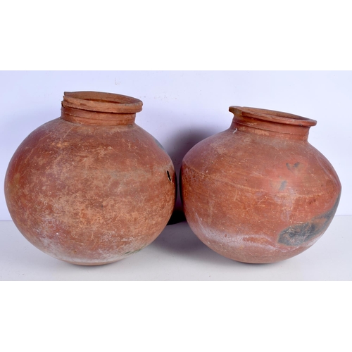 3798 - A pair of Indian Terracotta pots 40 cm (2).