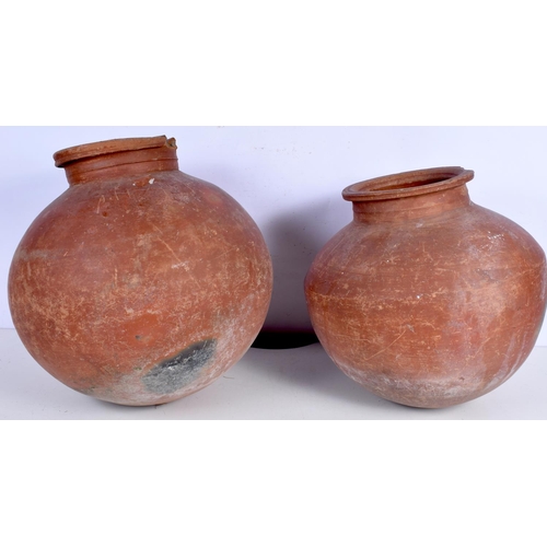 3798 - A pair of Indian Terracotta pots 40 cm (2).