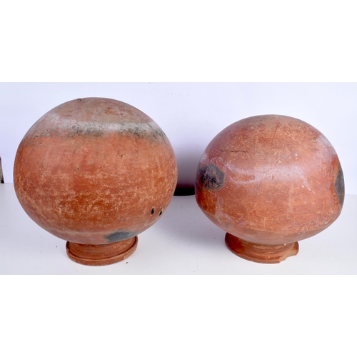 3798 - A pair of Indian Terracotta pots 40 cm (2).