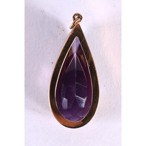 178 - A GOLD MOUNTED AMETHYST NECKLACE. 8.1 grams. Pendant 2.75 cm x 1.25 cm.