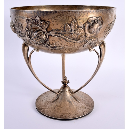 26 - A LOVELY ART NOUVEAU ELKINGTON AND CO SILVER PEDESTAL BOWL. London 1912. 766 grams. 21 cm x 20.5 cm.