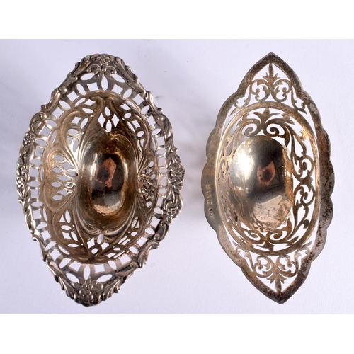 39 - FIVE SILVER DISHES. 292 grams. Largest 17 cm wide. (5)