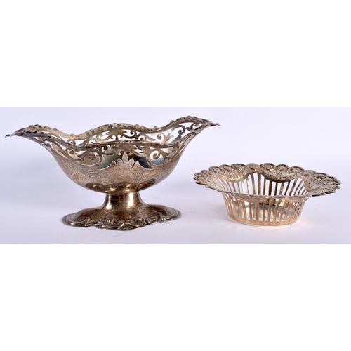 39 - FIVE SILVER DISHES. 292 grams. Largest 17 cm wide. (5)