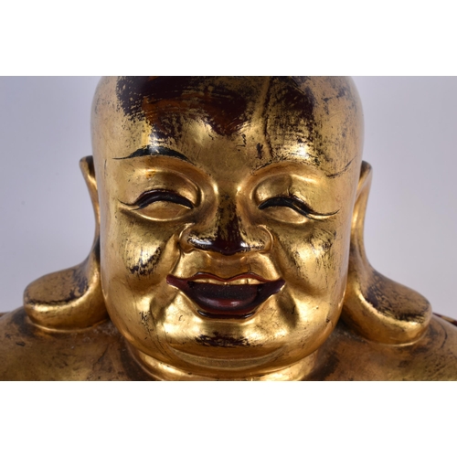 4 - A VERY LARGE EARLY 20TH CENTURY CHINESE CARVED AND LACQUERED GILTWOOD BUDDHA Late Qing/Republic, the... 