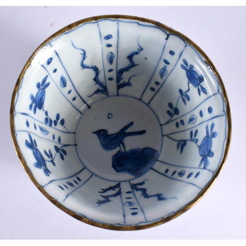 84 - A 17TH CENTURY CHINESE BLUE AND WHITE PORCELAIN RIBBED BOWL Kangxi, with brass rim, painted with spa... 