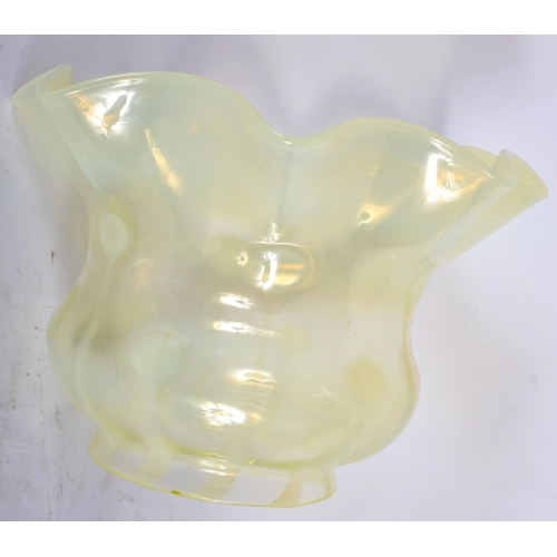 110 - AN ART DECO VASELINE GLASS LIGHTSHADE. 15 cm x 15 cm.