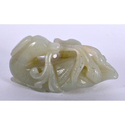 125 - A SMALL 19TH CENTURY CHINESE CARVED GREENISH WHITE JADE FIGURE Qing, modelled as two birds with vine... 