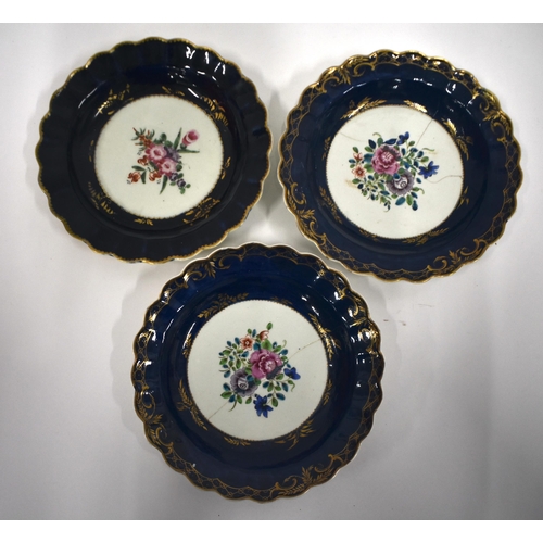 176 - 18th century Worcester wet blue wares: a pair plates painted with Chinese style flowers, Two plates ... 