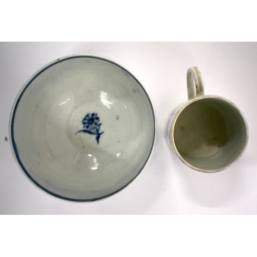 232 - 18th century Worcester coffee can and small bowl printed with the three flower pattern. Bowl 10cm