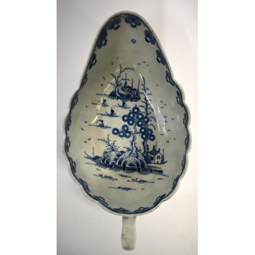 292 - 18th century Worcester sauce boat painted with the Doughnut Tree pattern. 20.5cm long