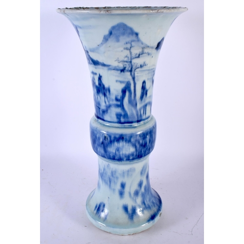 382 - A VERY UNUSUAL 17TH/18TH CENTURY CHINESE BLUE AND WHITE PORCELAIN YEN YEN VASE Kangxi, painted with ... 