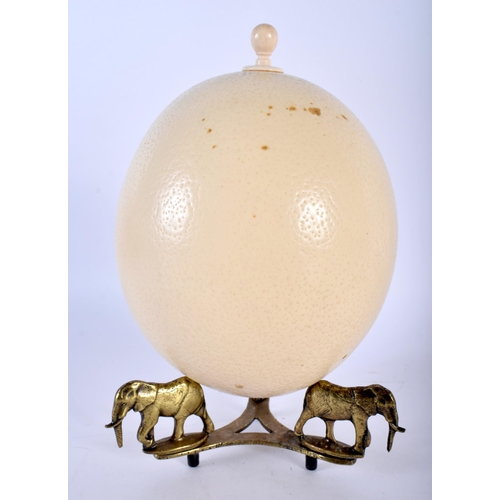 390 - AN 18TH/19TH CENTURY CONTINENTAL COUNTRY HOUSE GILTWOOD LAMP together with an Ostrich egg on elephan... 