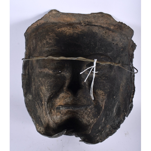 399 - A RARE 18TH CENTURY ITALIAN VENETIAN LEAD MASK formed as a theatrical character. 21 cm x 14 cm.