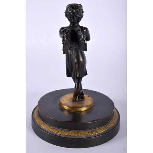 409 - AN 18TH/19TH CENTURY EUROPEAN GRAND TOUR BRONZE FIGURE OF AN ANGEL modelled upon a gilt highlighted ... 