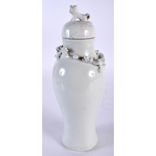 441 - AN 18TH/19TH CENTURY CHINESE BLANC DE CHINE PORCELAIN VASE AND COVER Qing. 28 cm high.