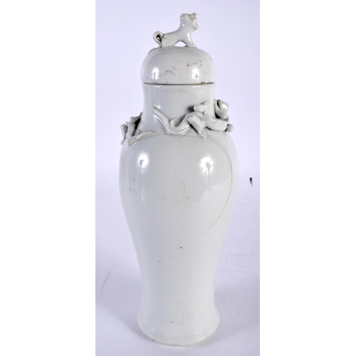 441 - AN 18TH/19TH CENTURY CHINESE BLANC DE CHINE PORCELAIN VASE AND COVER Qing. 28 cm high.