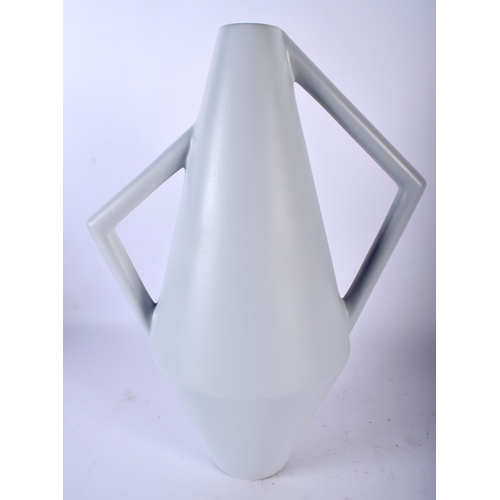 511 - A STYLISH ITALIAN STUDIO PEPE ATIPICO KORA VASE. 35 cm x 16 cm.