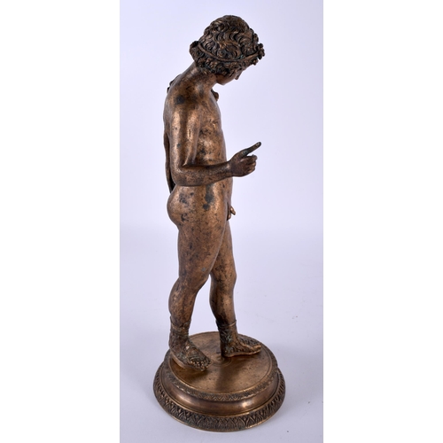 517D - A FINE 19TH CENTURY ITALIAN BRONZE GRAND TOUR FIGURE OF A MALE modelled with one hand raised, upon a... 