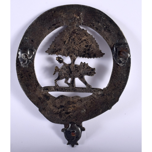 518E - A LARGE ANTIQUE SCOTTISH DAT GLORIA VIRES MILITARY BADGE of large proportions. 17 cm x 12 cm.