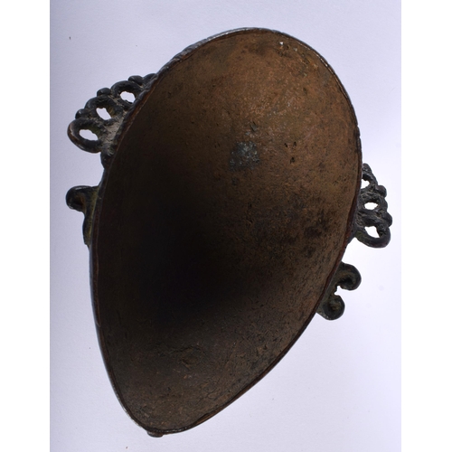 523B - AN ANTIQUE AFRICAN BENIN BRONZE TRIBAL MASK. 15 cm x 8 cm.